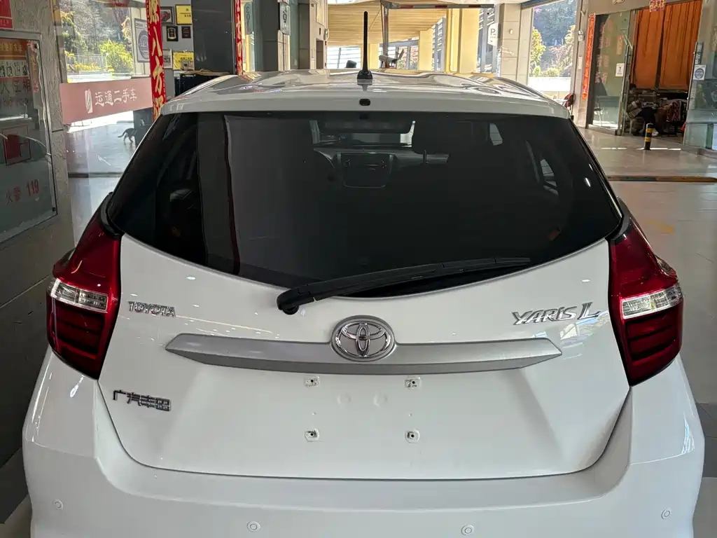 Toyota Yaris L — фото 5