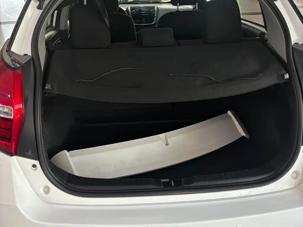 Toyota Yaris L — фото 6