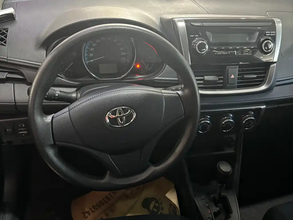 Toyota Yaris L — фото 8