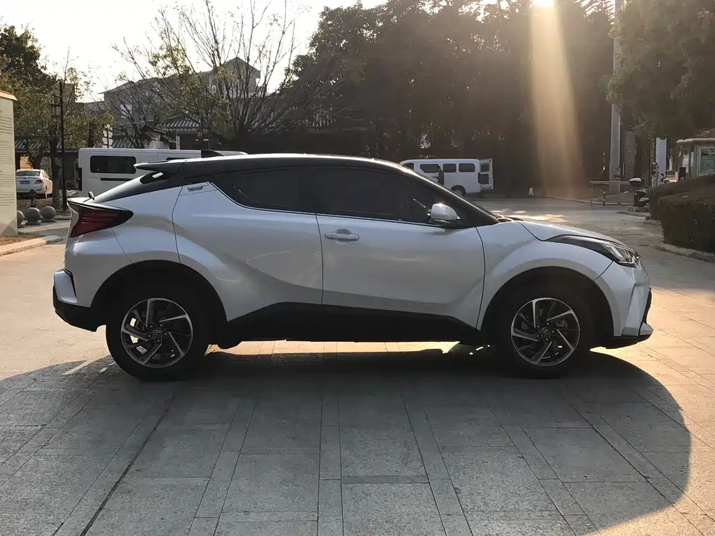 Toyota C-HR — фото 4