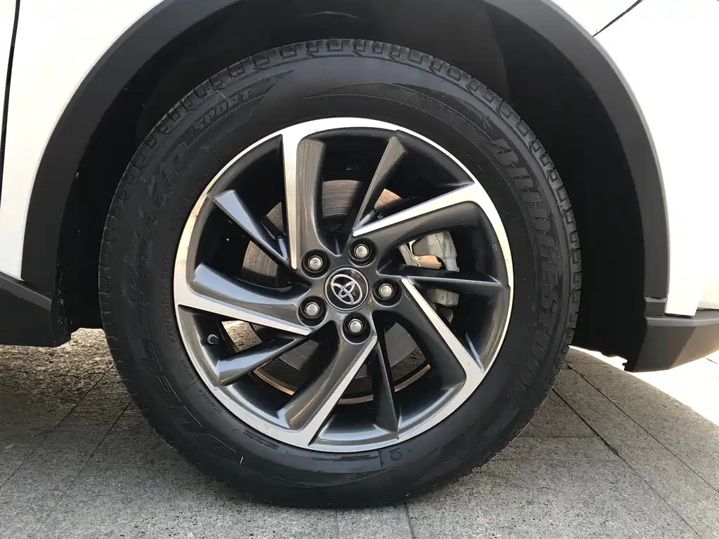 Toyota C-HR — фото 9