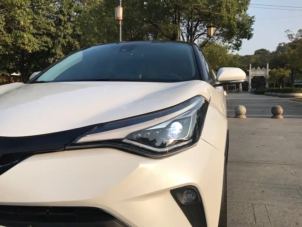 Toyota C-HR — фото 10