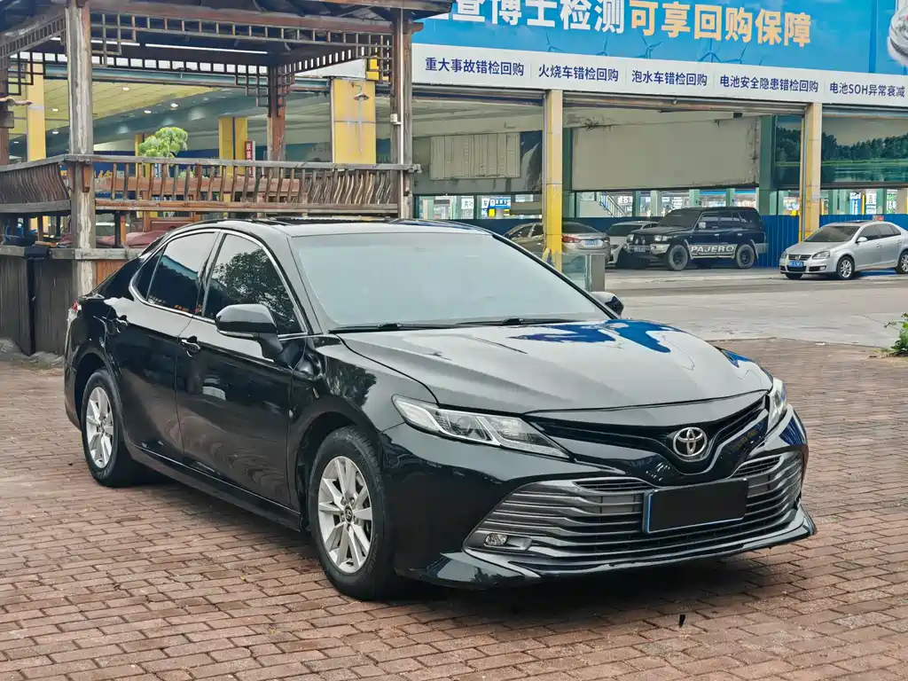 Toyota Camry — фото 3