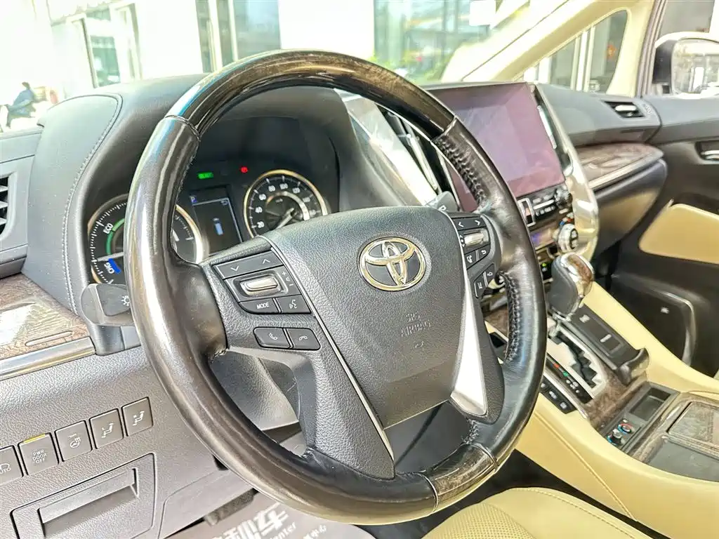 Toyota Vellfire — фото 23