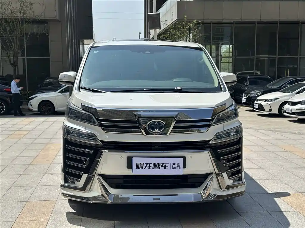 Toyota Vellfire — фото 4