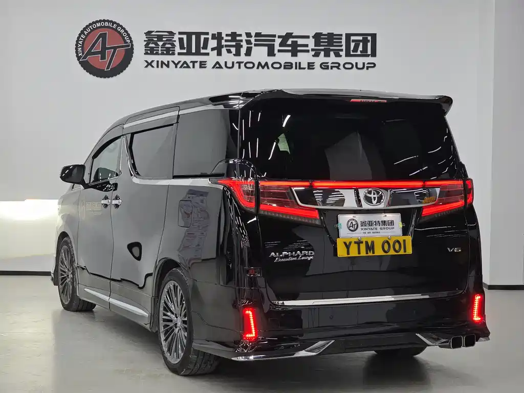 Toyota Alphard — фото 3
