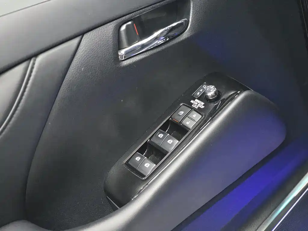 Toyota Alphard — фото 23