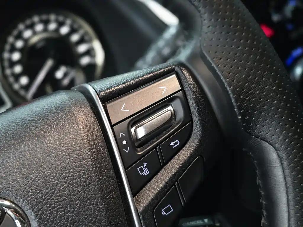 Toyota Alphard — фото 4