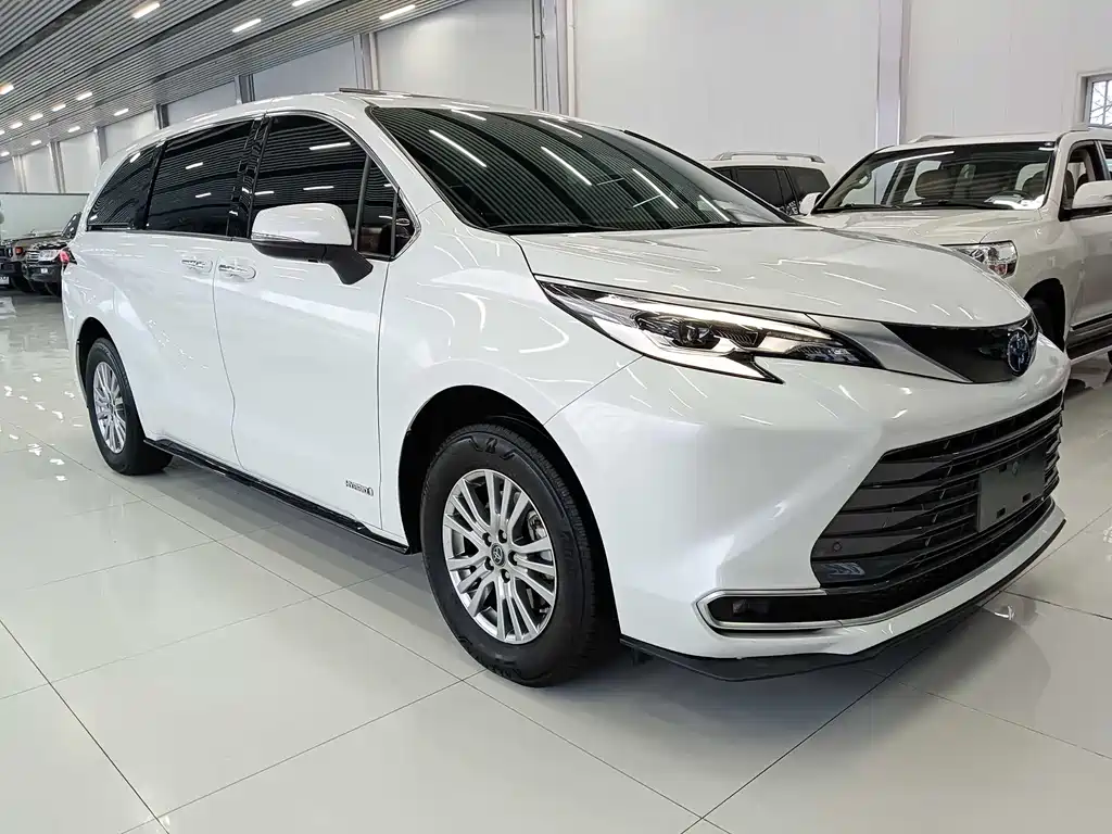 Toyota Sienna — фото 3