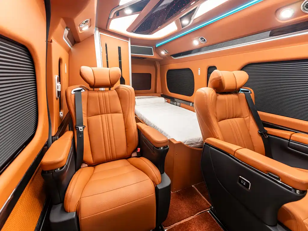 Toyota Hiace — фото 9