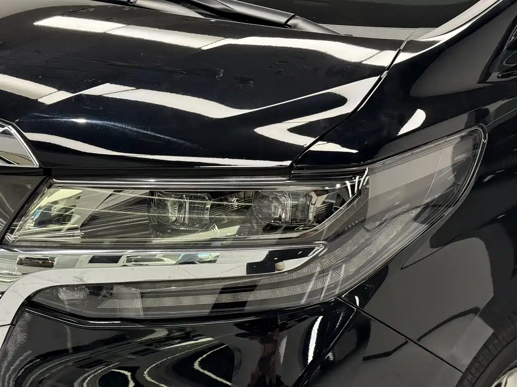 Toyota Alphard — фото 3