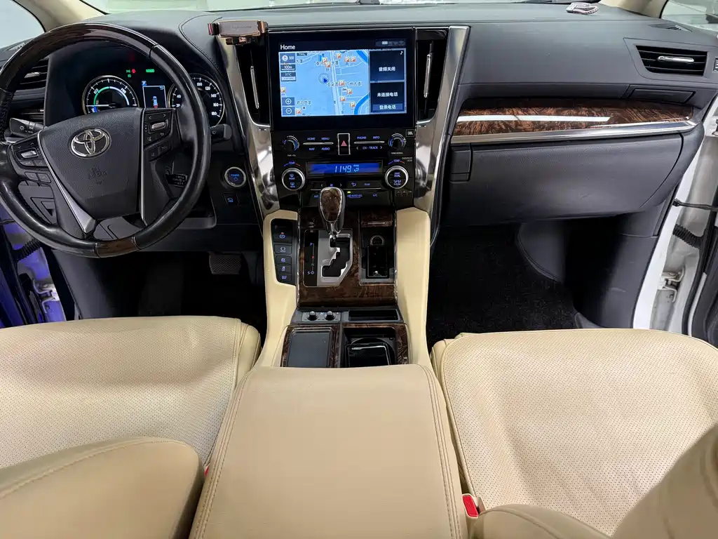 Toyota Alphard — фото 4
