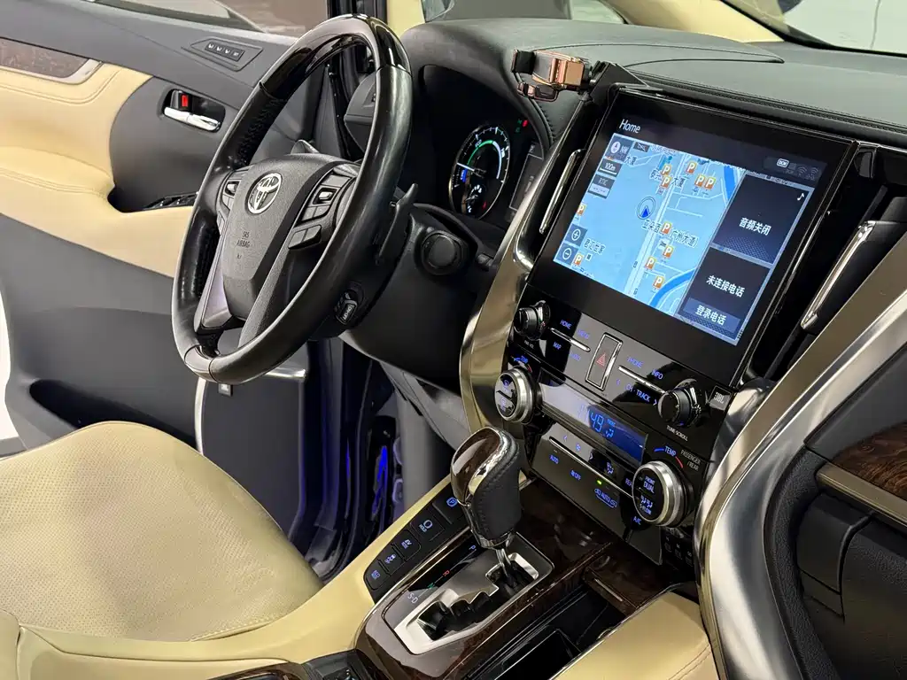 Toyota Alphard — фото 6