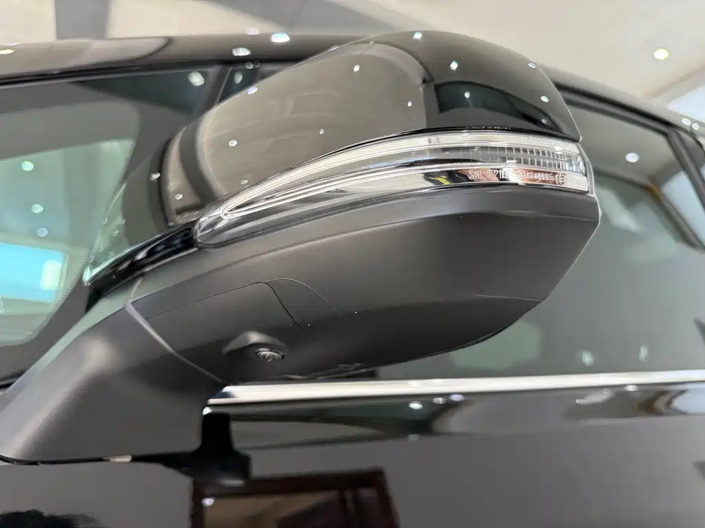 Toyota Alphard — фото 4