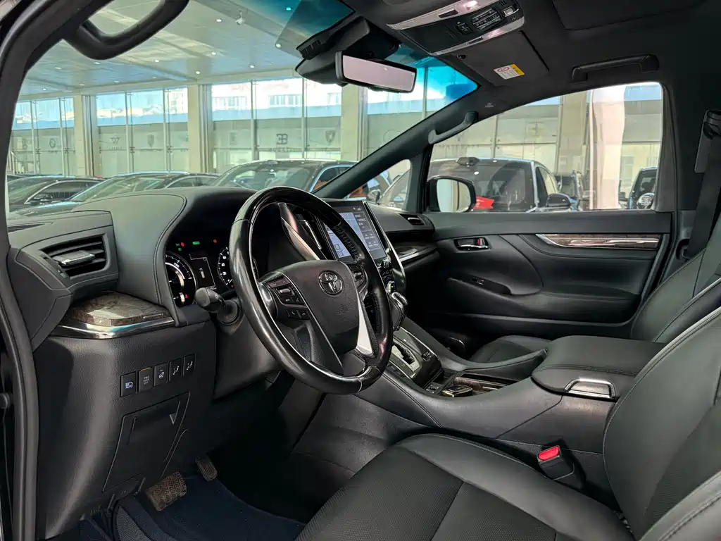 Toyota Alphard — фото 6