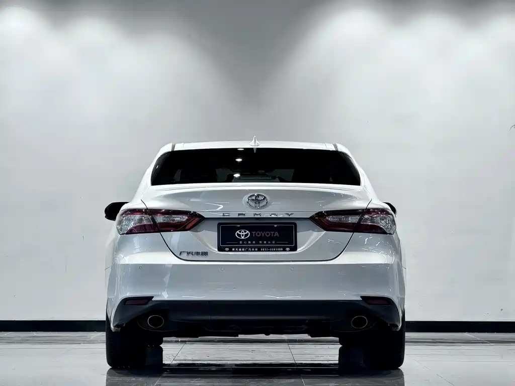 Toyota Camry — фото 4
