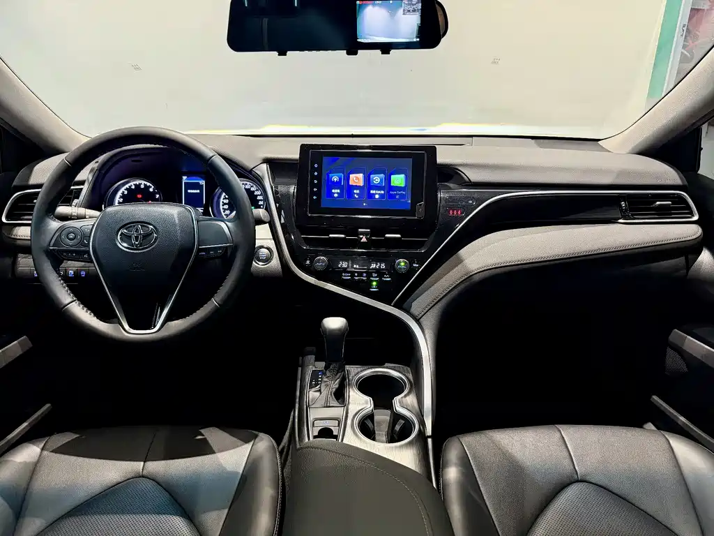 Toyota Camry — фото 8