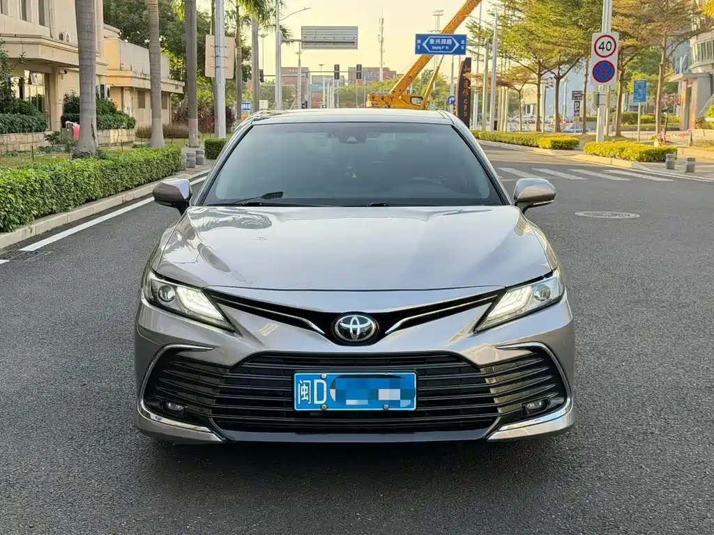 Toyota Camry — фото 2