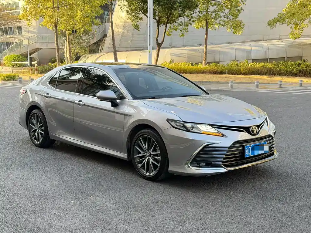 Toyota Camry — фото 3