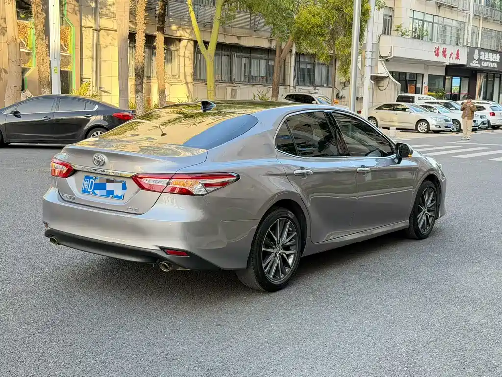 Toyota Camry — фото 6