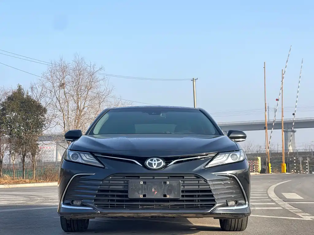 Toyota Camry — фото 2