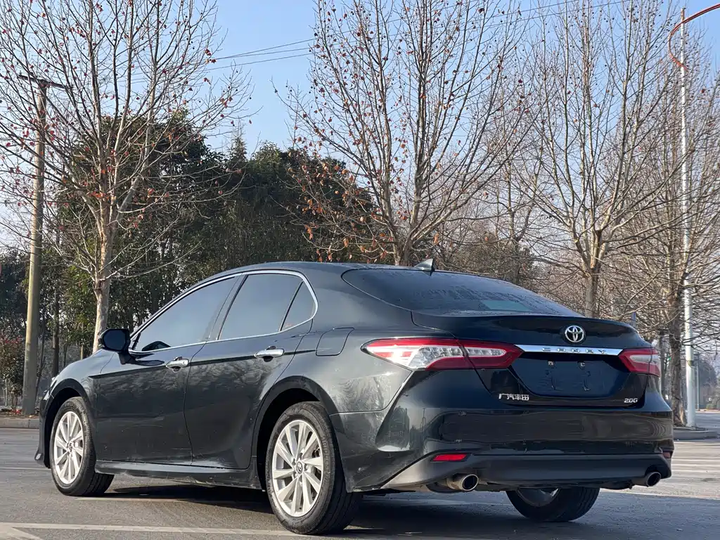 Toyota Camry — фото 5