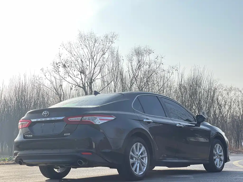 Toyota Camry — фото 7