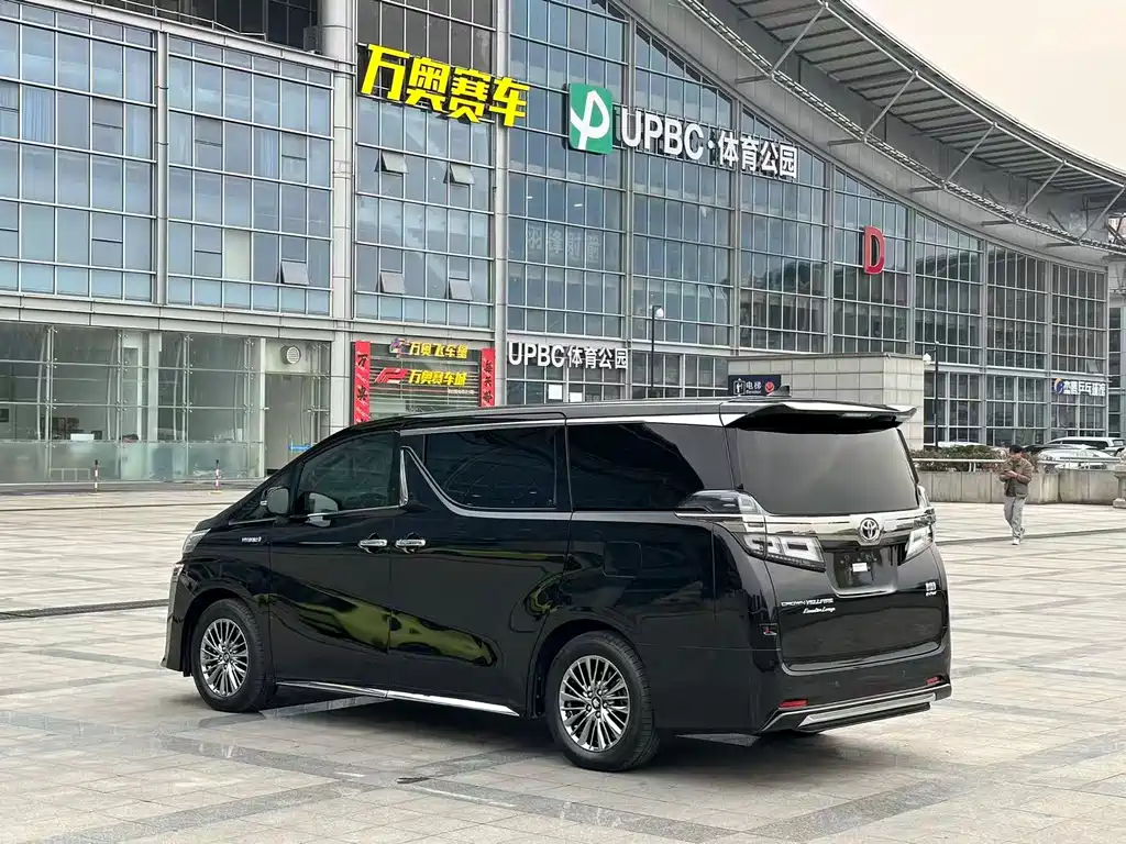 Toyota Vellfire — фото 4