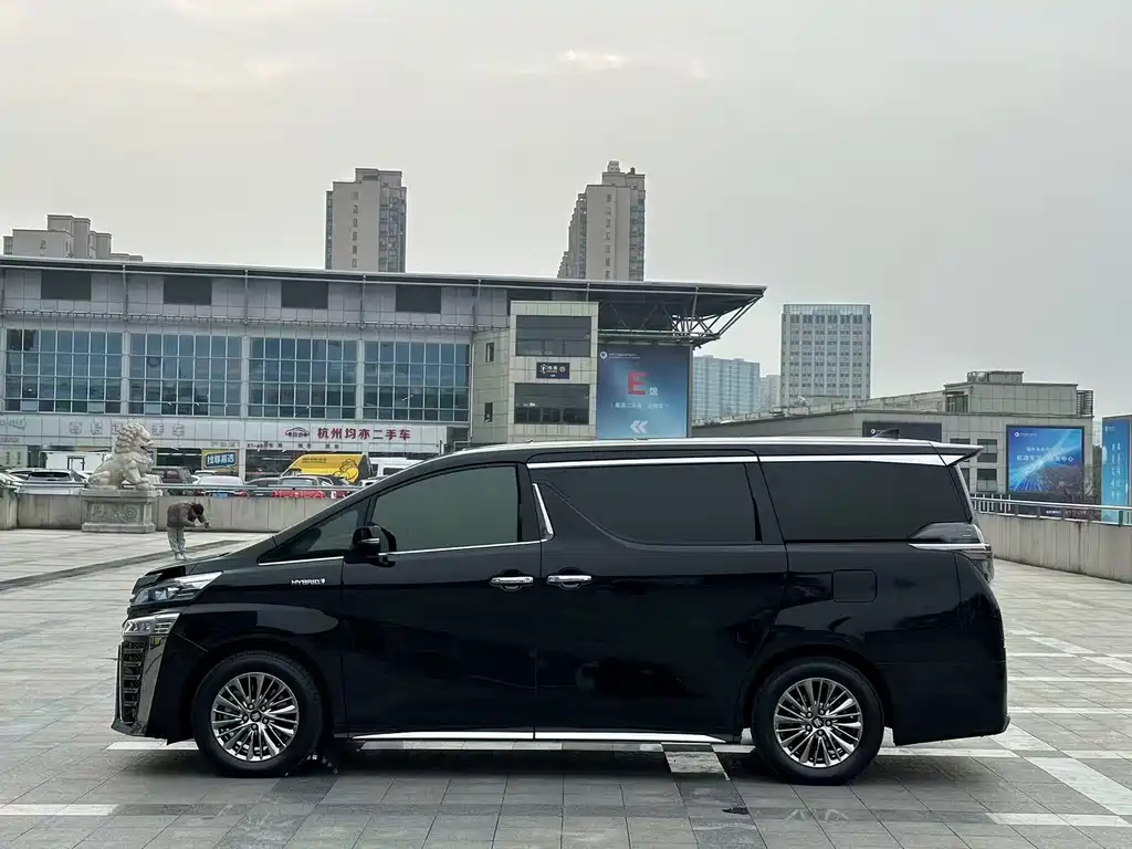 Toyota Vellfire — фото 5