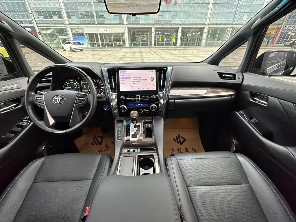 Toyota Vellfire — фото 8
