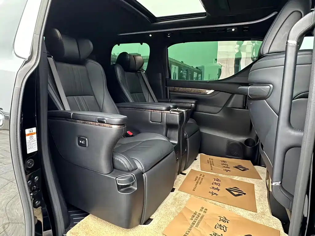 Toyota Vellfire — фото 9