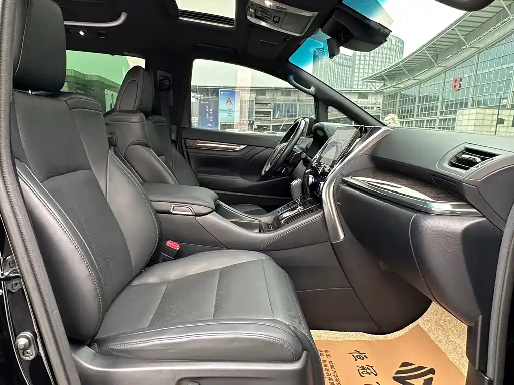 Toyota Vellfire — фото 10