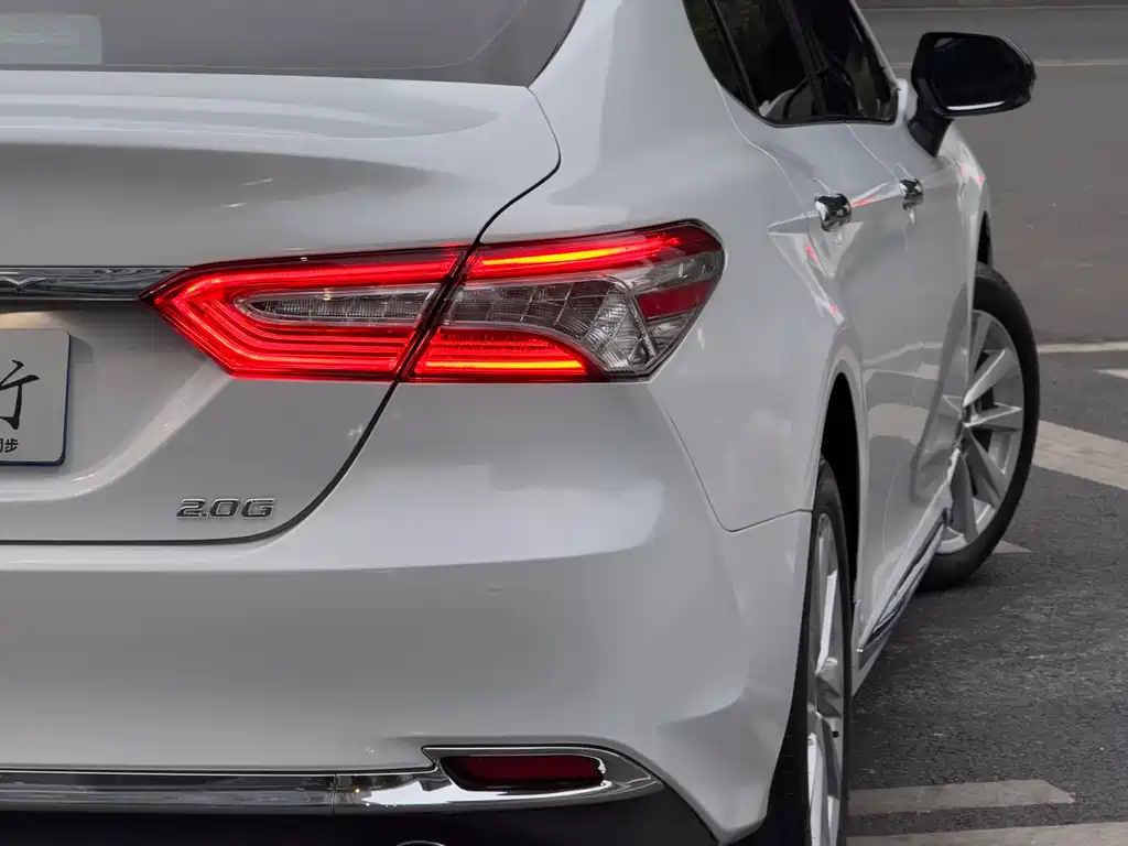 Toyota Camry — фото 17