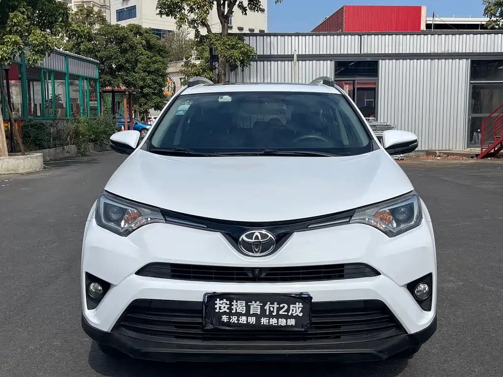 Toyota RAV4 — фото 2