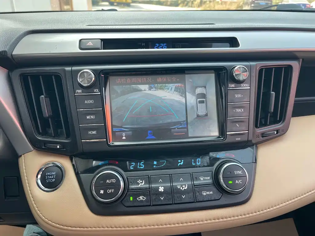 Toyota RAV4 — фото 11