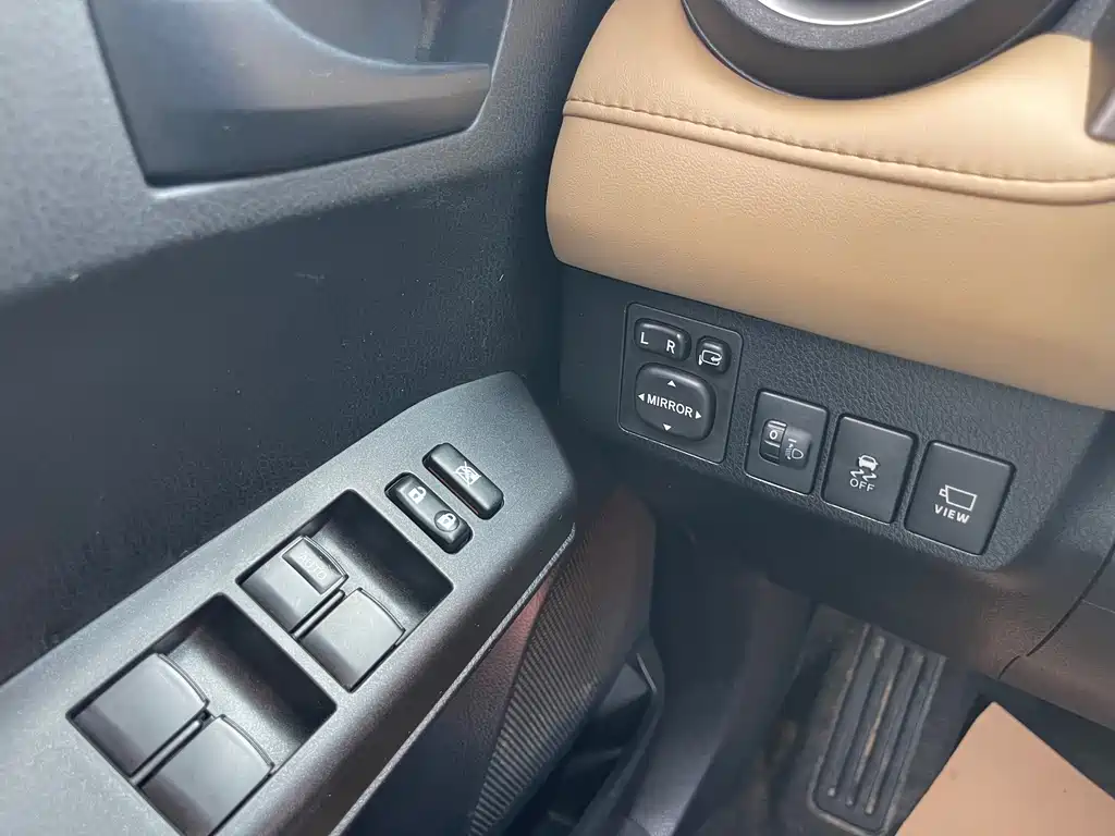 Toyota RAV4 — фото 13