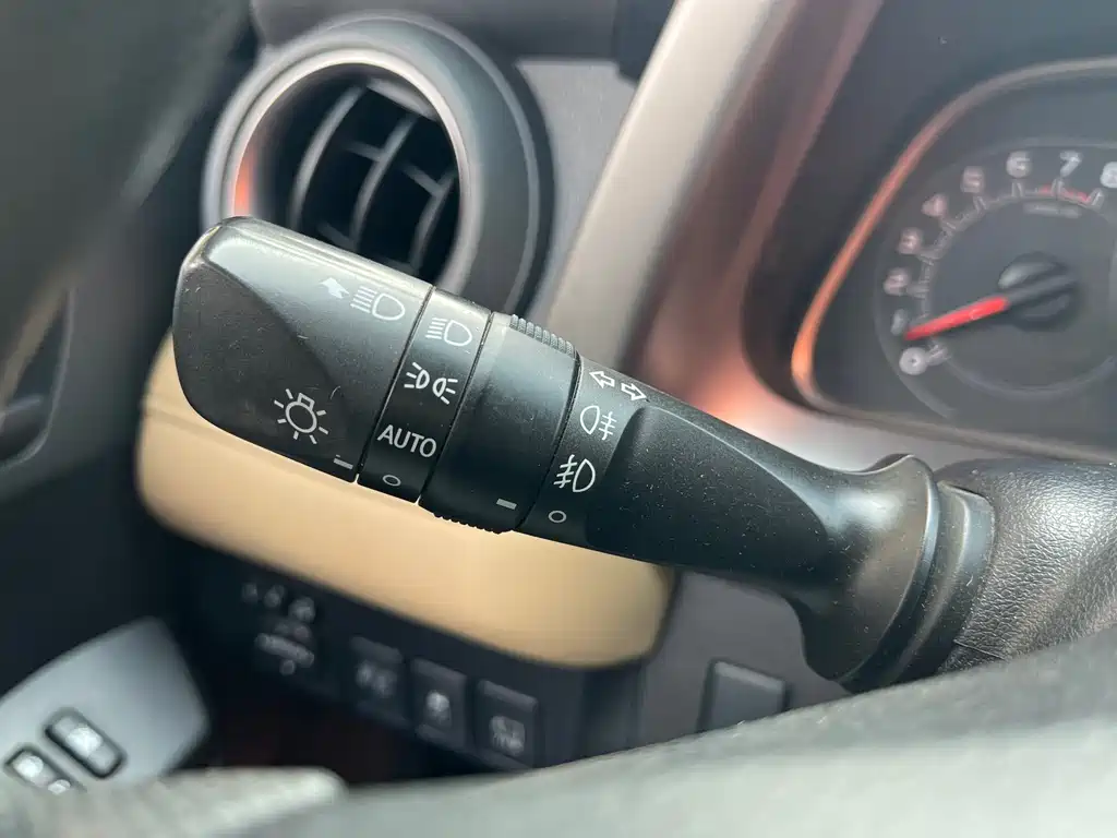 Toyota RAV4 — фото 14