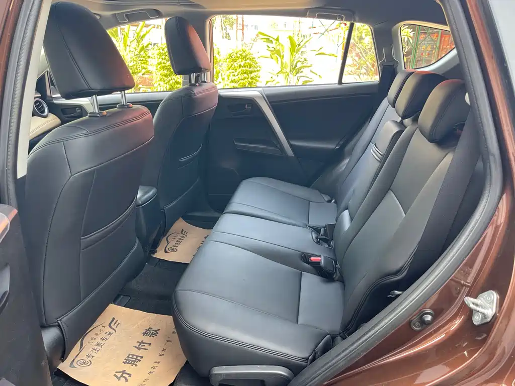 Toyota RAV4 — фото 17
