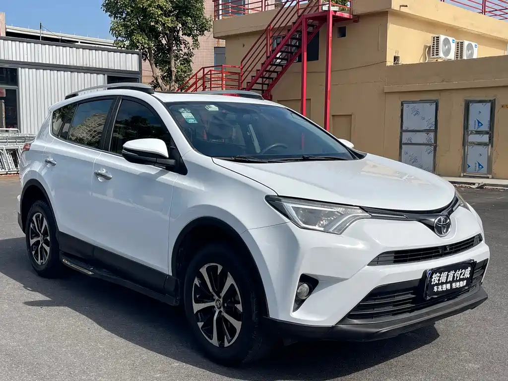 Toyota RAV4 — фото 3