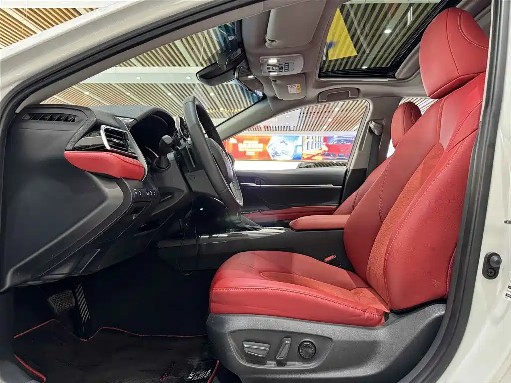 Toyota Camry — фото 6