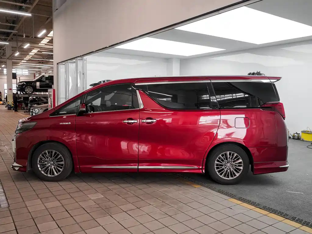 Toyota Alphard — фото 4
