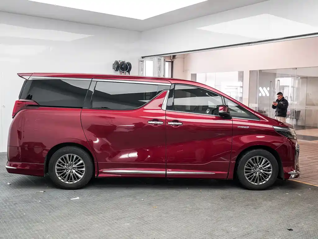 Toyota Alphard — фото 5
