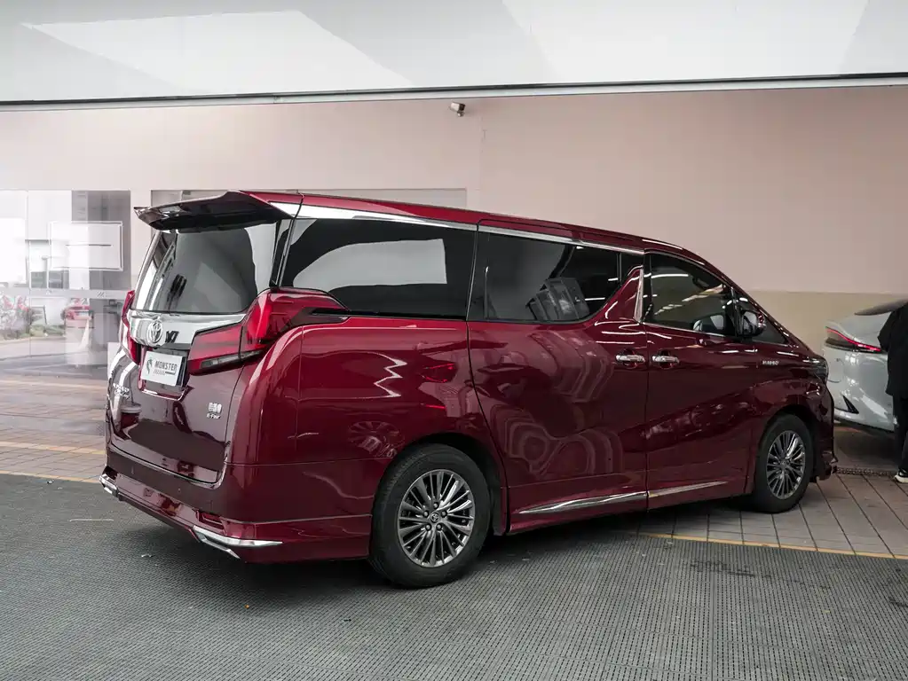 Toyota Alphard — фото 6