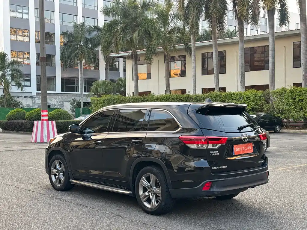 Toyota Highlander — фото 5