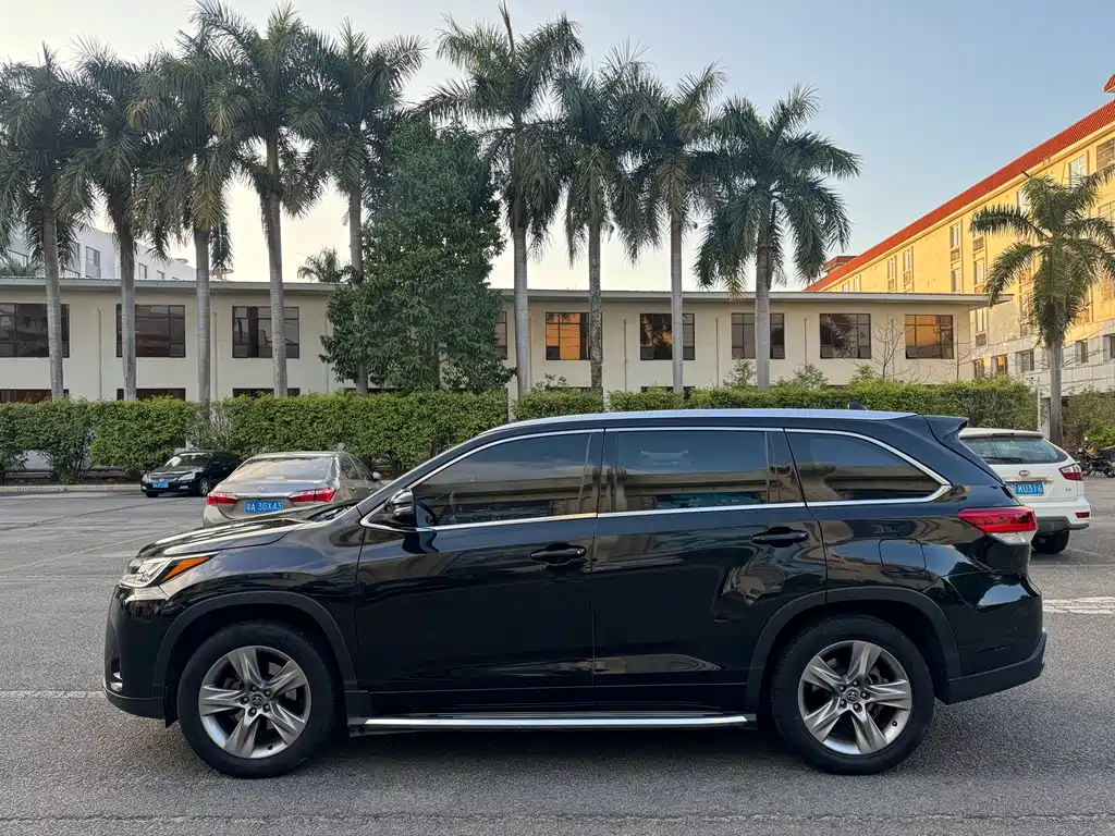 Toyota Highlander — фото 7