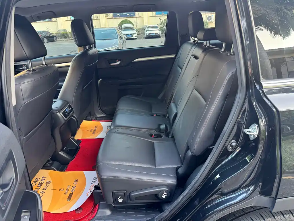 Toyota Highlander — фото 10