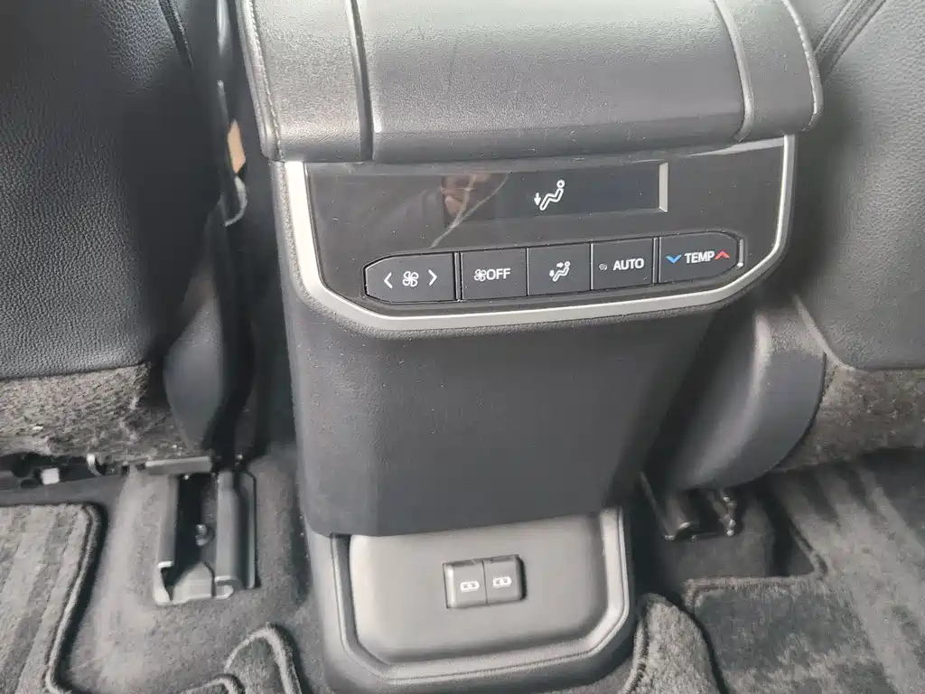 Toyota Highlander — фото 14