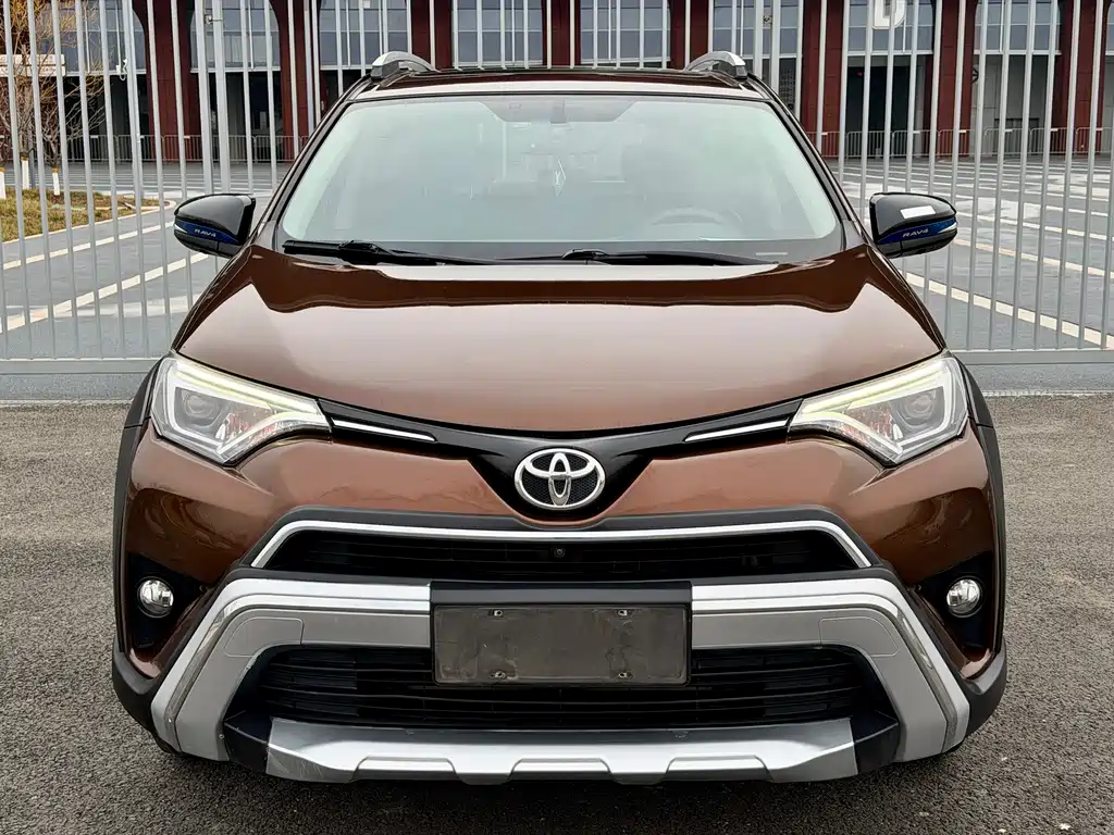 Toyota RAV4 — фото 2