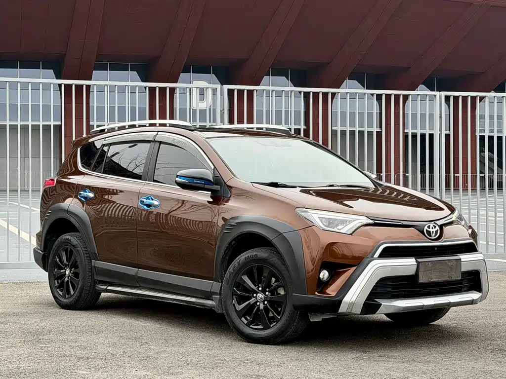Toyota RAV4 — фото 3