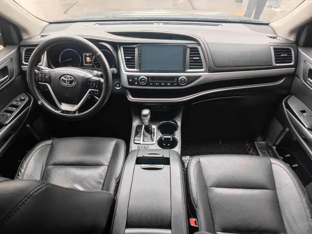 Toyota Highlander — фото 5